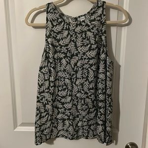 Olive and white Old Navy large sleeveless top